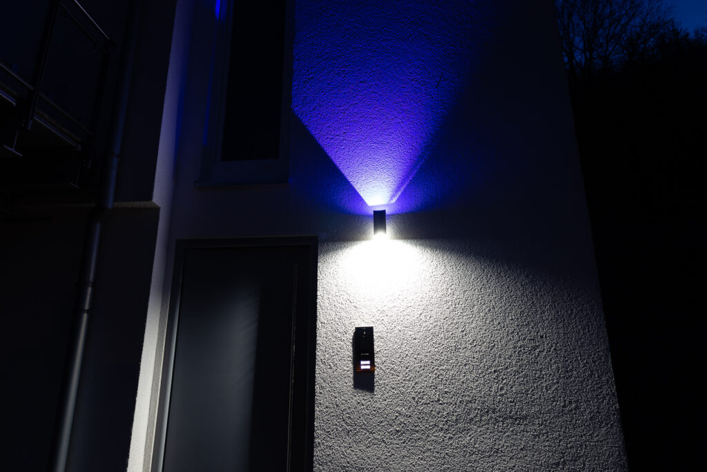fertige Leuchte blau und weiß